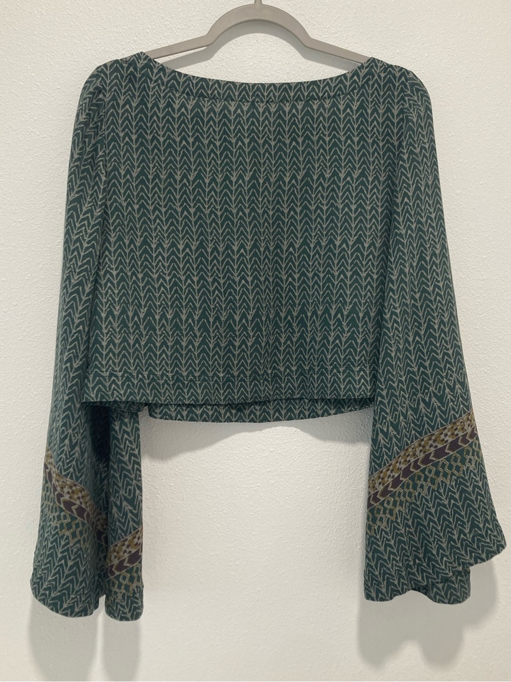 Free People Jade Green Stars Aligned Patterned Bell Sleeve Crop Blouse Top - Picture 3 of 14